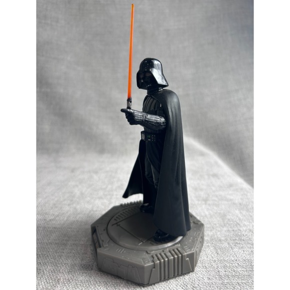 Darth Vader Action Figure on Stand - Picture 4 of 7